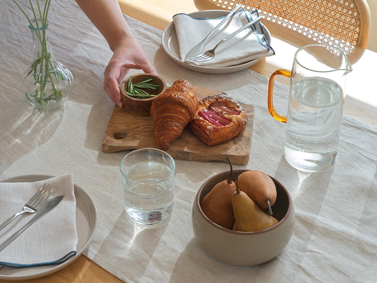 summerhill dining room lifestyle shot